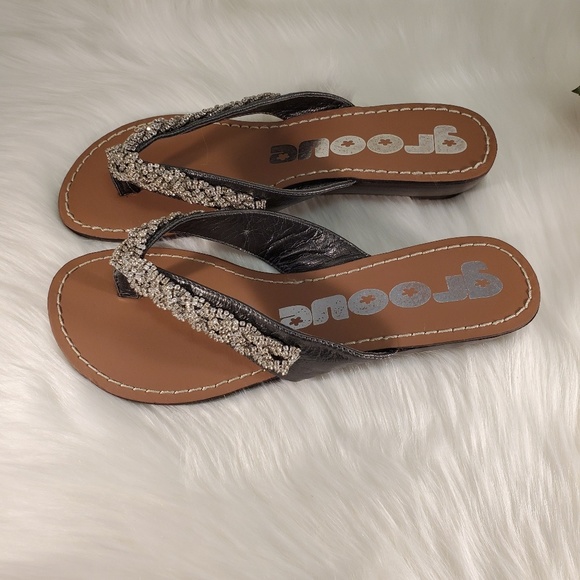 GROOVE PEWTER GRAY EMBELLISHED SANDALS SIZE 7 - Picture 3 of 7
